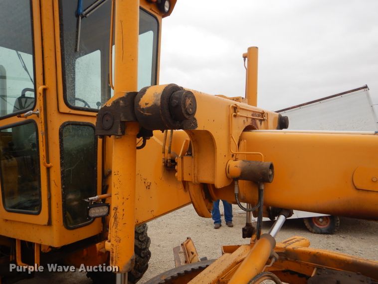 image for item GE9581 1973 John Deere 570A motor grader