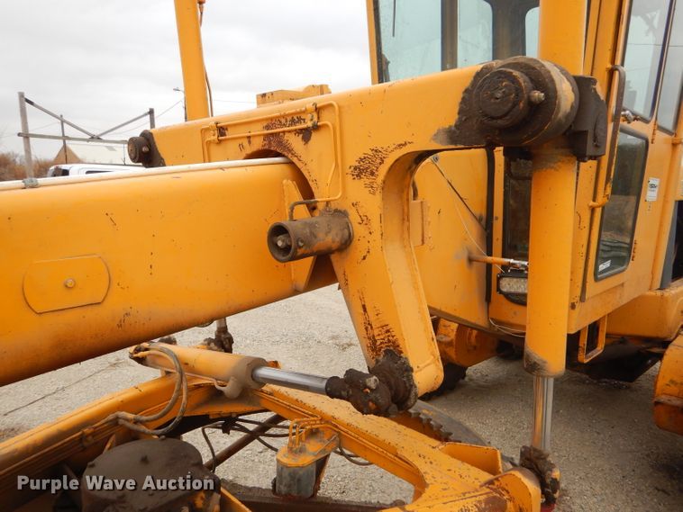 image for item GE9581 1973 John Deere 570A motor grader