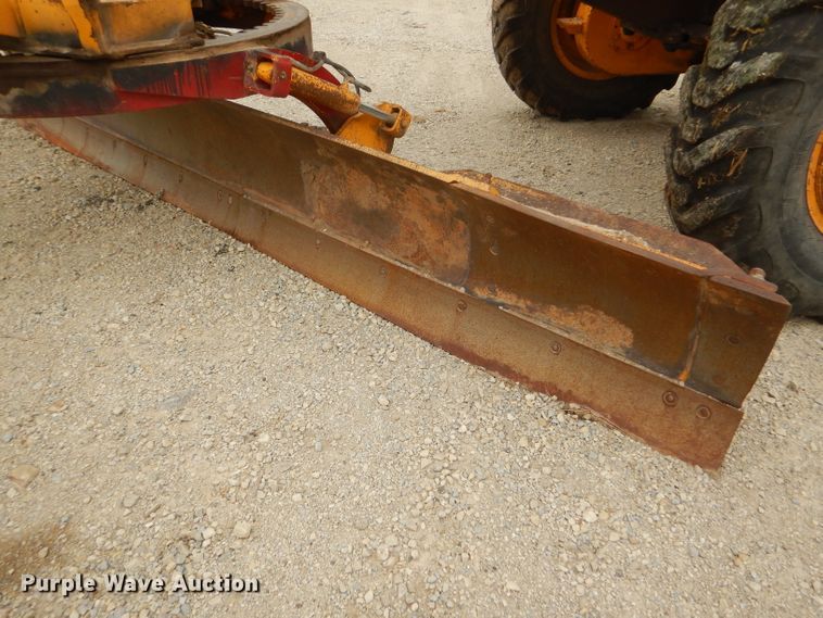 image for item GE9581 1973 John Deere 570A motor grader