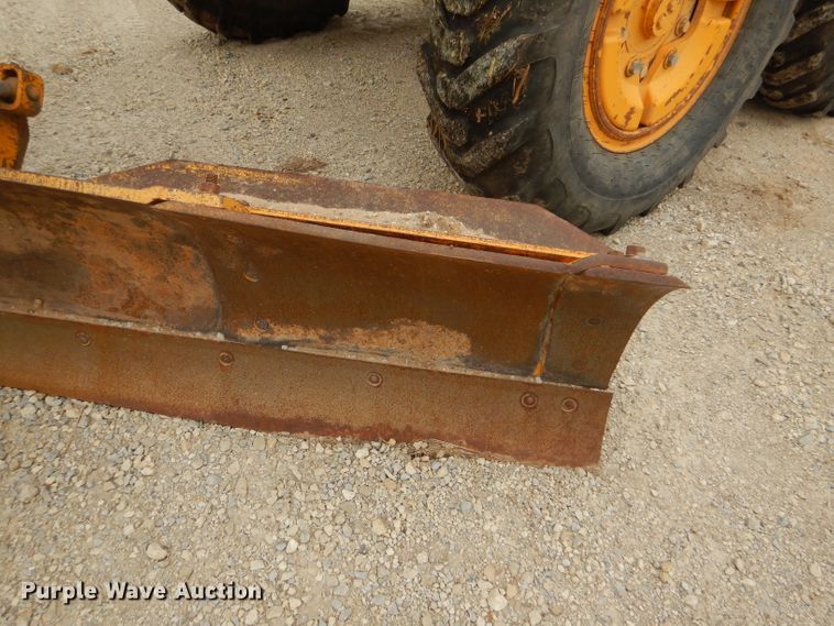 image for item GE9581 1973 John Deere 570A motor grader