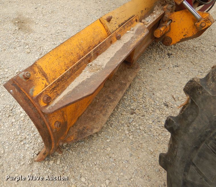 image for item GE9581 1973 John Deere 570A motor grader