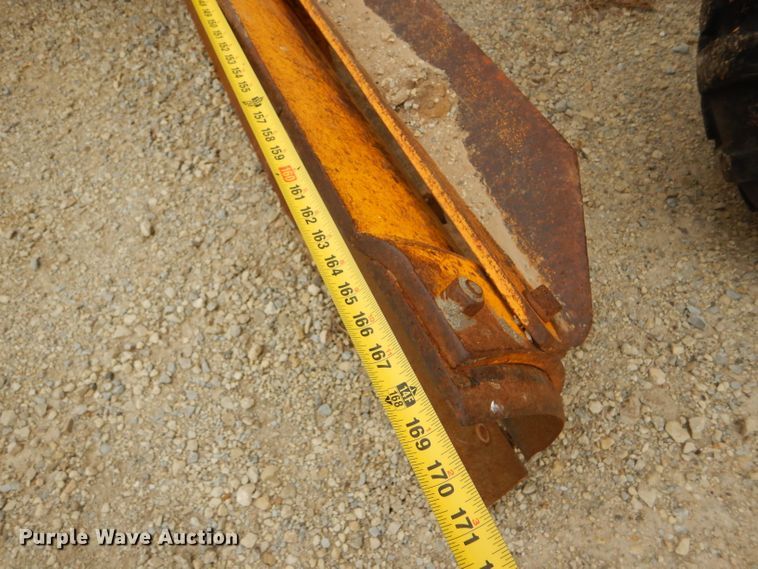 image for item GE9581 1973 John Deere 570A motor grader