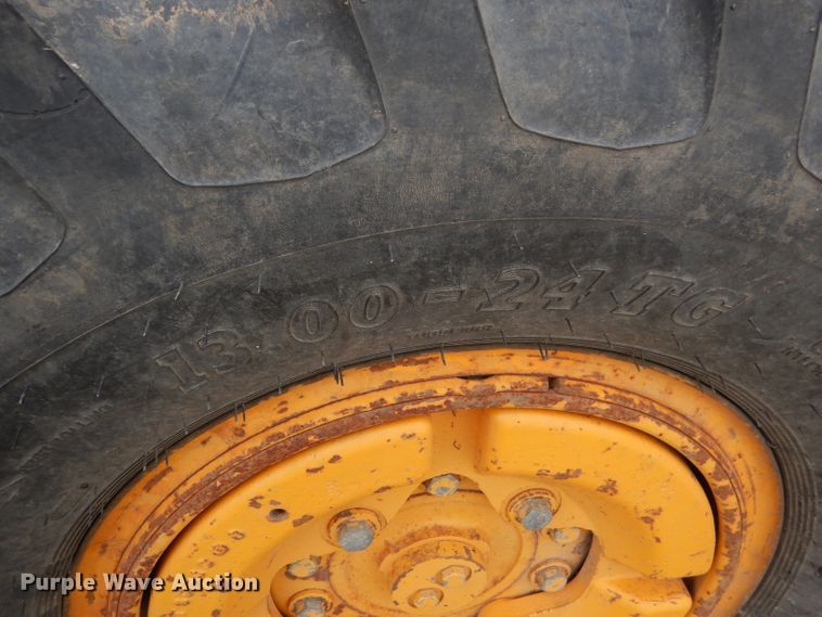 image for item GE9581 1973 John Deere 570A motor grader