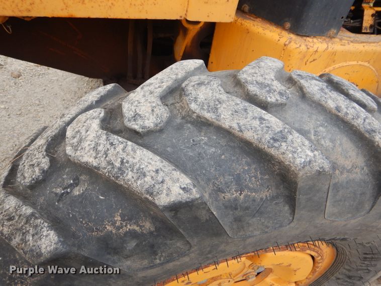 image for item GE9581 1973 John Deere 570A motor grader