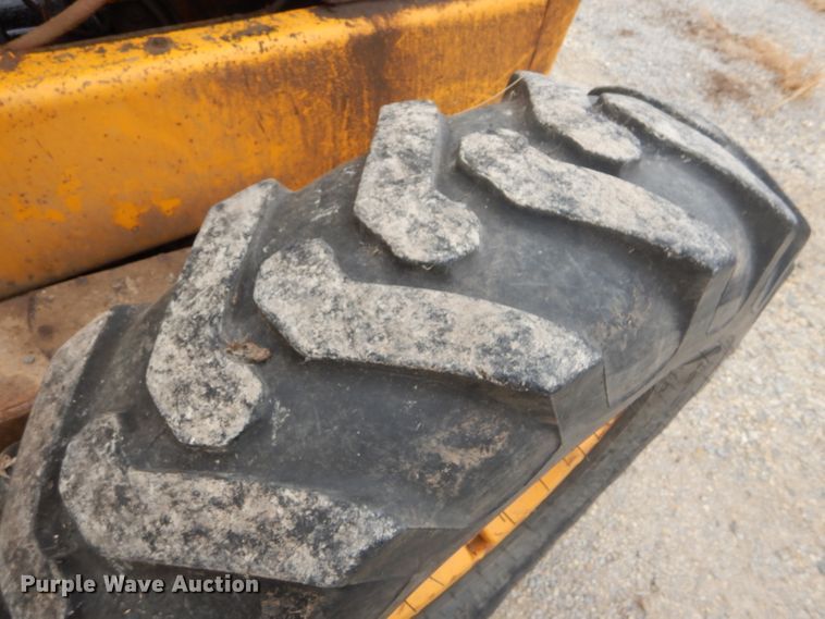 image for item GE9581 1973 John Deere 570A motor grader