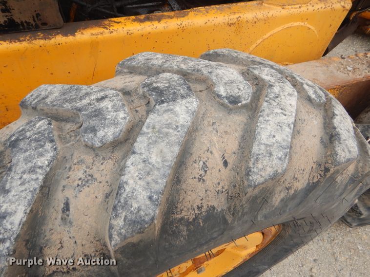 image for item GE9581 1973 John Deere 570A motor grader