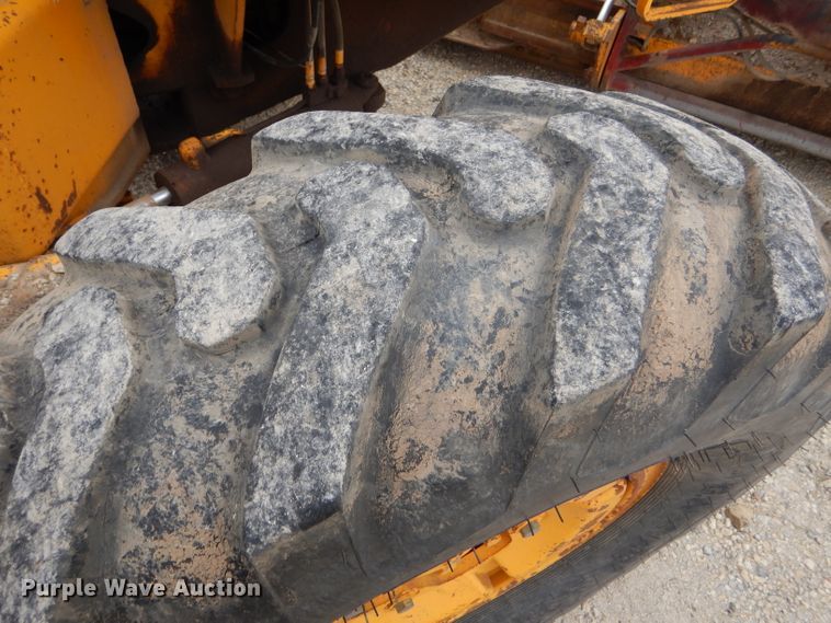 image for item GE9581 1973 John Deere 570A motor grader