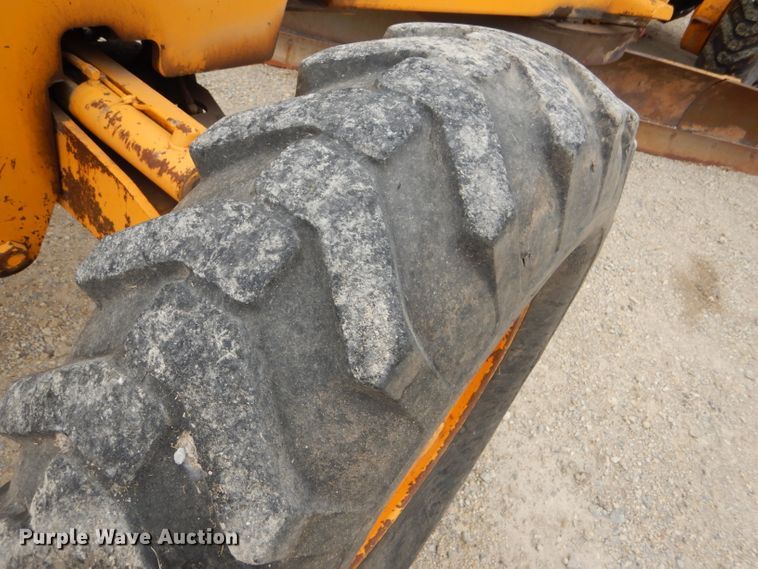 image for item GE9581 1973 John Deere 570A motor grader