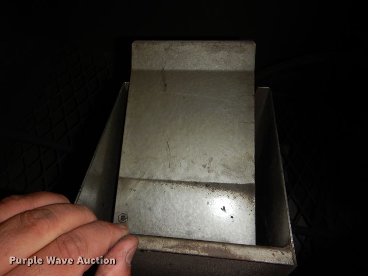 image for item GE9601 Trinco sandblasting cabinet