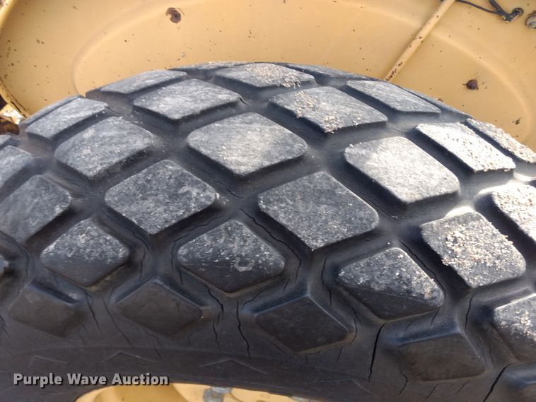 image for item GE9609 Ford 540A tractor