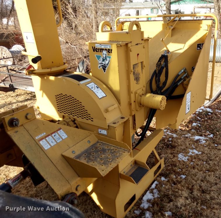image for item GE9610 Vermeer BC906 wood chipper