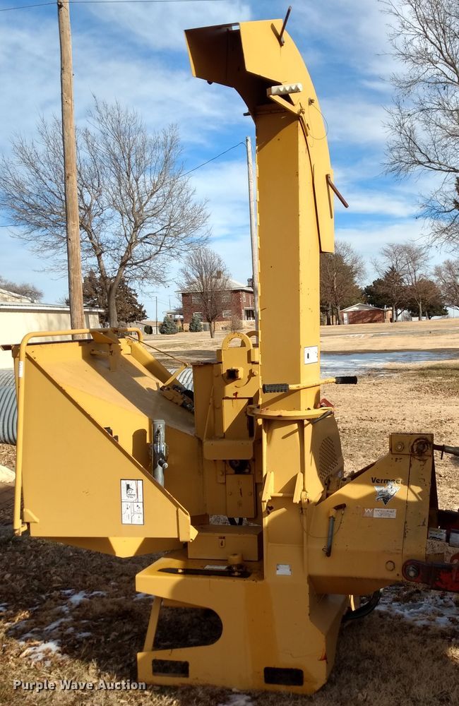 image for item GE9610 Vermeer BC906 wood chipper