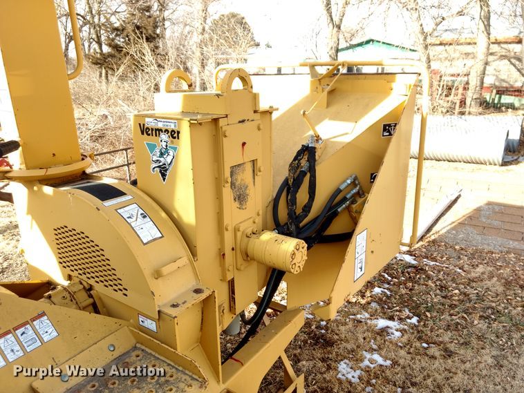 image for item GE9610 Vermeer BC906 wood chipper
