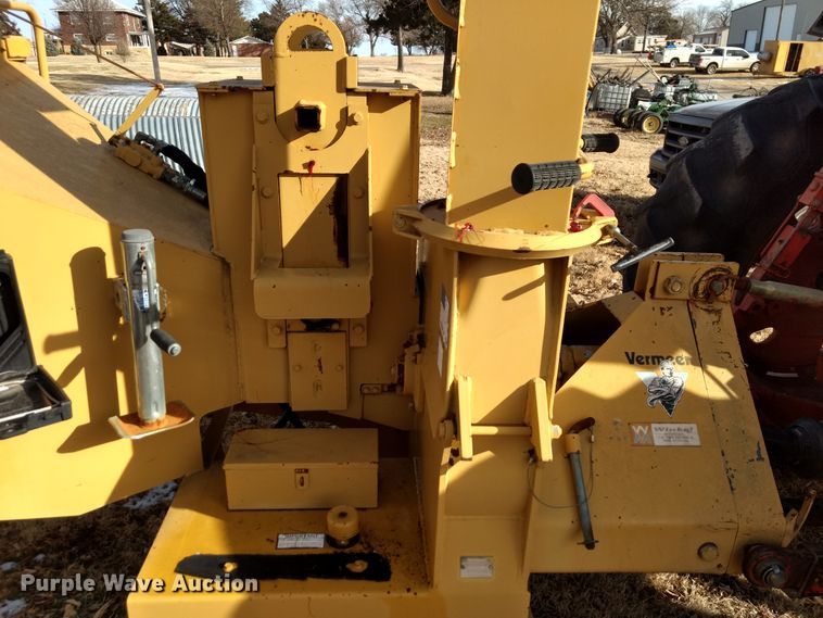 image for item GE9610 Vermeer BC906 wood chipper