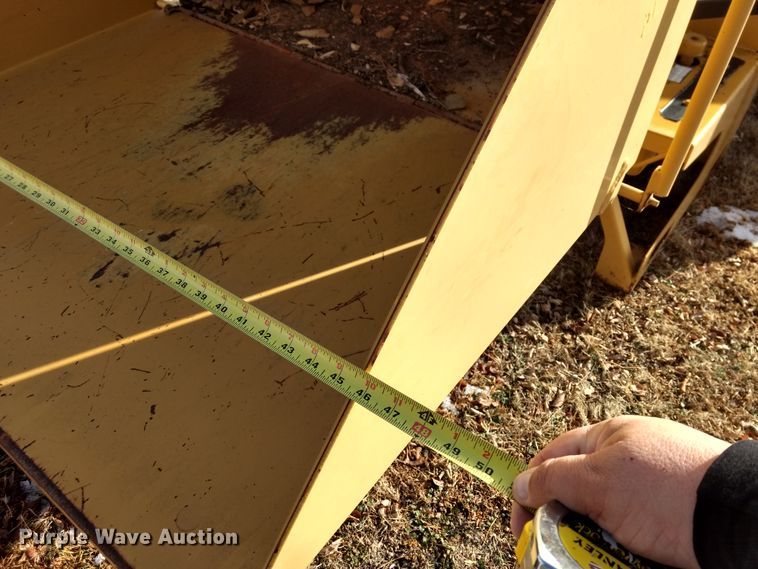 image for item GE9610 Vermeer BC906 wood chipper