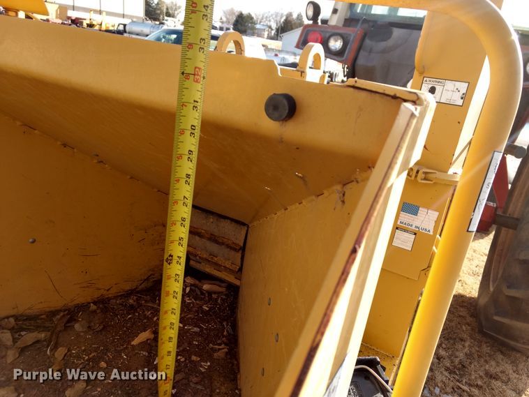 image for item GE9610 Vermeer BC906 wood chipper