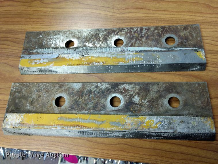 image for item GE9610 Vermeer BC906 wood chipper