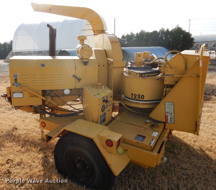 image for item GF9881 1990 Vermeer BC1250 wood chipper