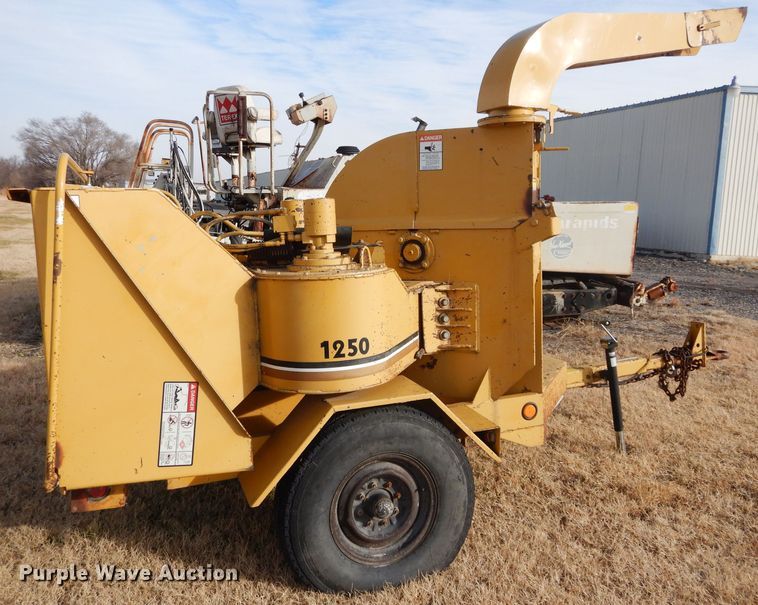 image for item GF9881 1990 Vermeer BC1250 wood chipper