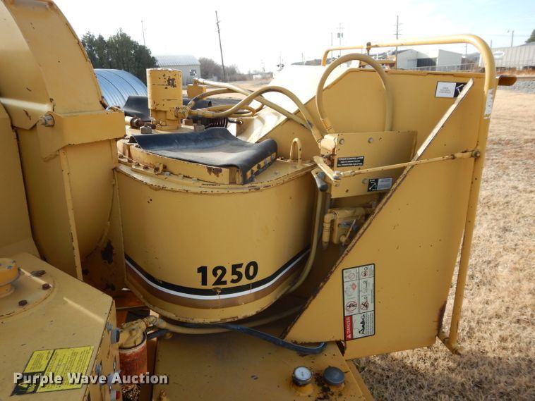 image for item GF9881 1990 Vermeer BC1250 wood chipper