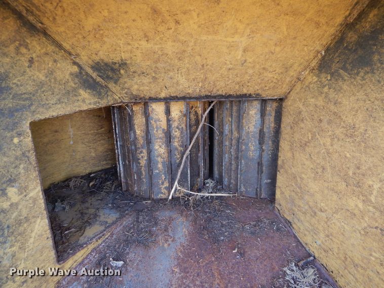 image for item GF9881 1990 Vermeer BC1250 wood chipper