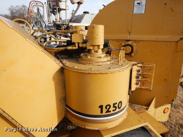 image for item GF9881 1990 Vermeer BC1250 wood chipper