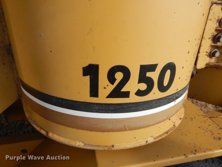 image for item GF9881 1990 Vermeer BC1250 wood chipper