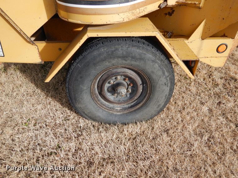 image for item GF9881 1990 Vermeer BC1250 wood chipper