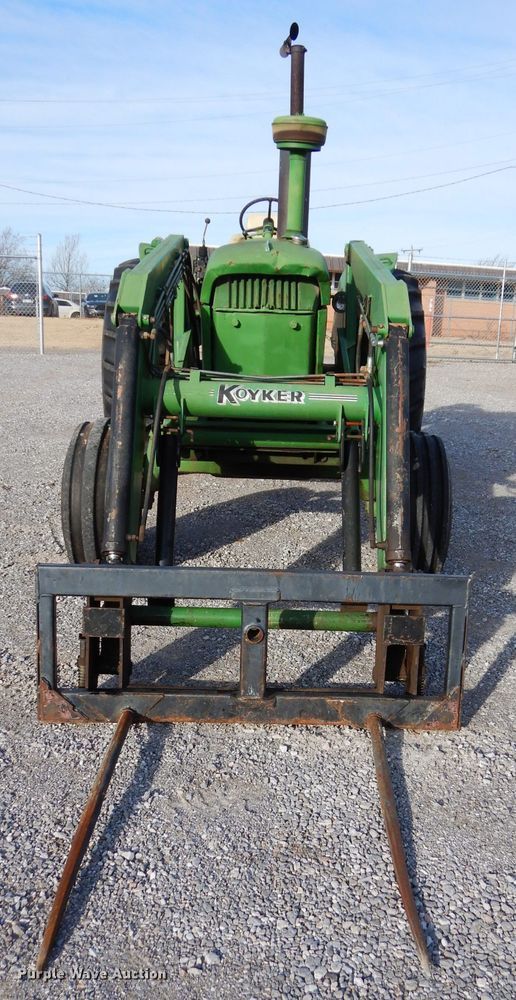 image for item GF9899 John Deere 4010 tractor