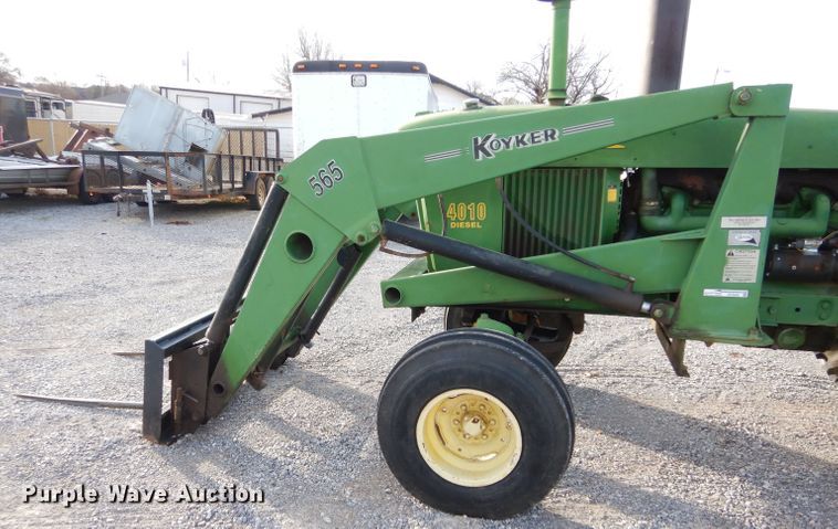 image for item GF9899 John Deere 4010 tractor