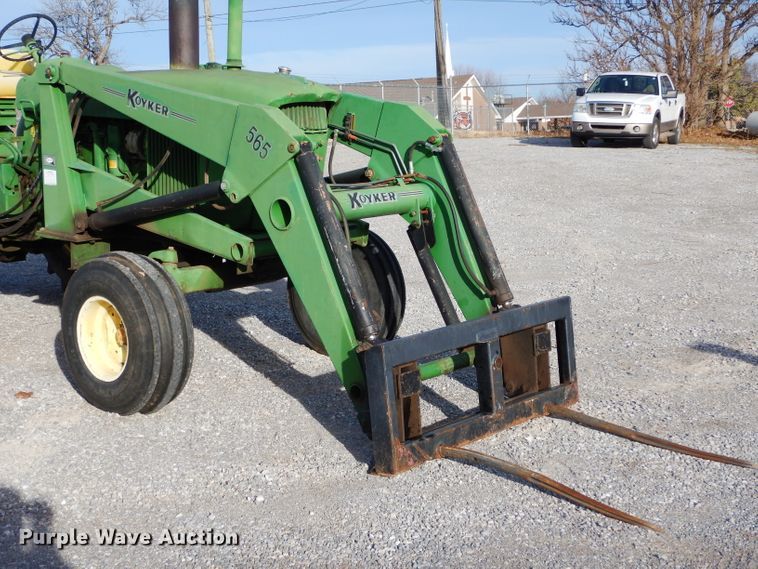 image for item GF9899 John Deere 4010 tractor