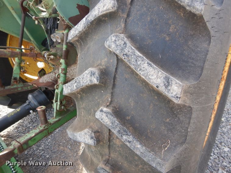 image for item GF9900 1974 John Deere 2030A tractor