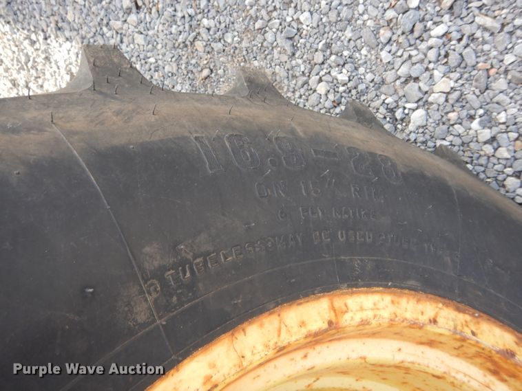 image for item GF9900 1974 John Deere 2030A tractor