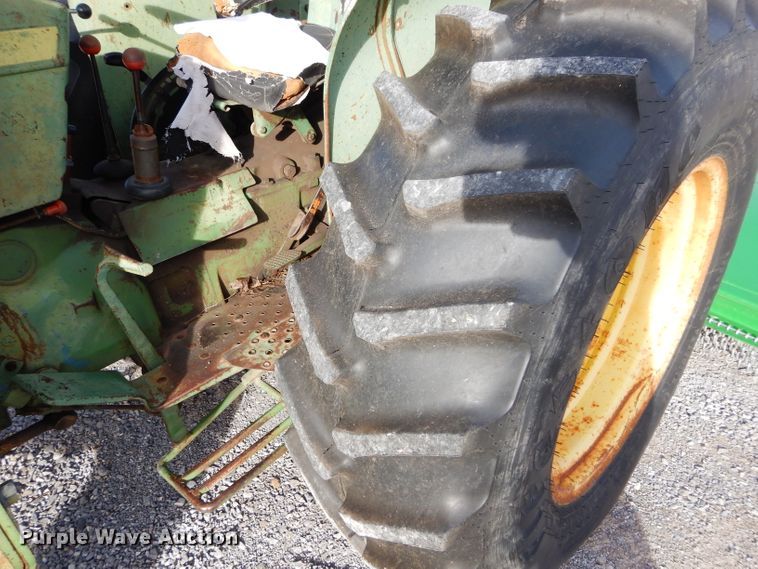 image for item GF9900 1974 John Deere 2030A tractor