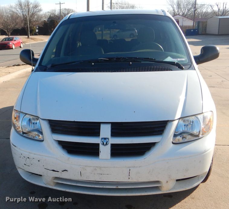 image for item GF9955 2007 Dodge Grand Caravan handicap accessible van