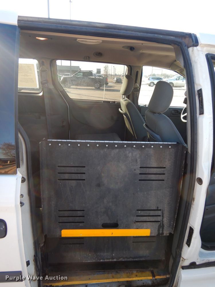 image for item GF9955 2007 Dodge Grand Caravan handicap accessible van