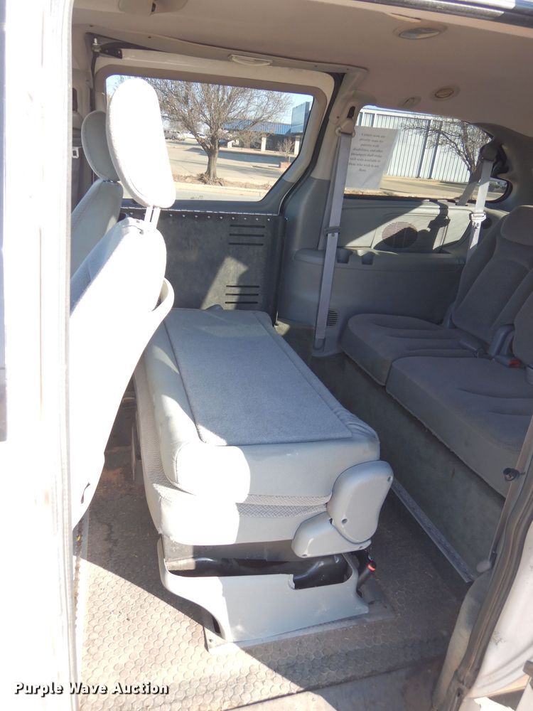 image for item GF9955 2007 Dodge Grand Caravan handicap accessible van