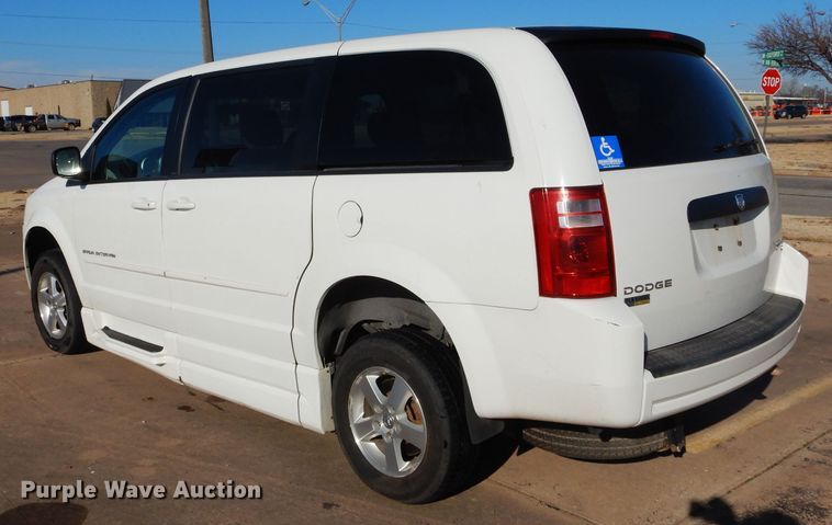 image for item GF9956 2010 Dodge Grand Caravan handicap accessible van