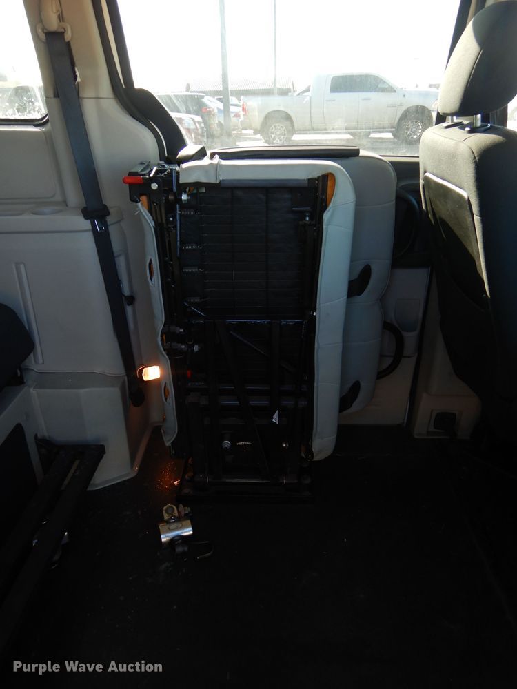 image for item GF9956 2010 Dodge Grand Caravan handicap accessible van