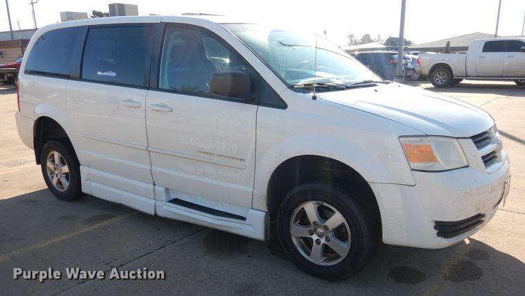 image for item GF9957 2010 Dodge Grand Caravan handicap accessible van