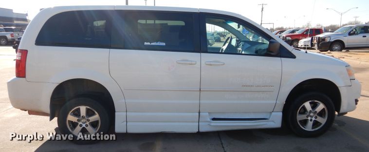 image for item GF9957 2010 Dodge Grand Caravan handicap accessible van