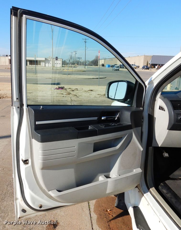 image for item GF9957 2010 Dodge Grand Caravan handicap accessible van