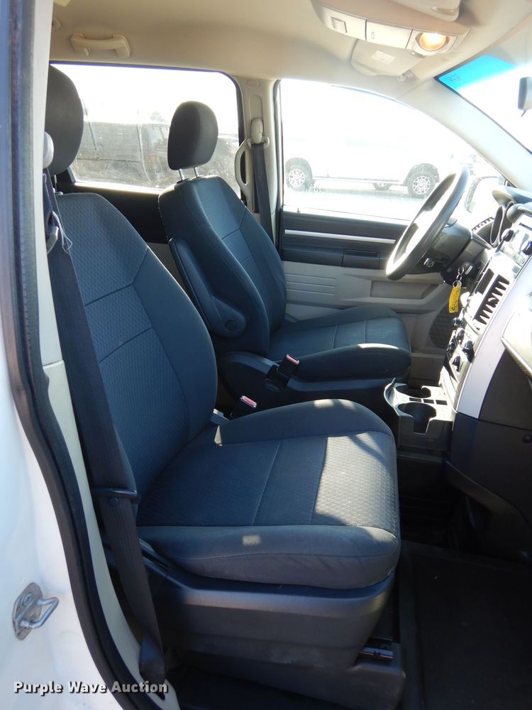 image for item GF9957 2010 Dodge Grand Caravan handicap accessible van