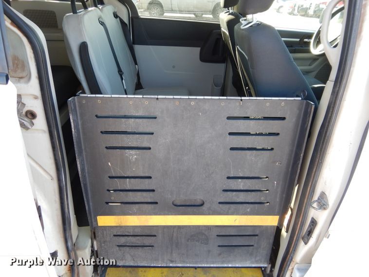 image for item GF9957 2010 Dodge Grand Caravan handicap accessible van