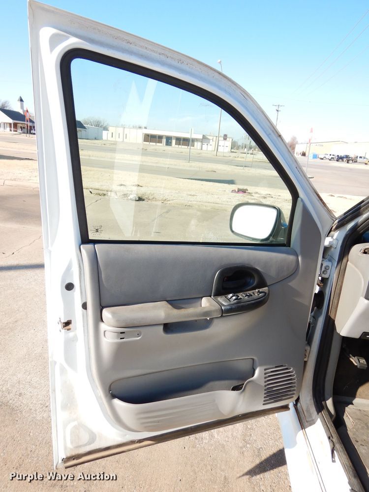 image for item GF9958 2005 Chevrolet Venture handicap accessible van