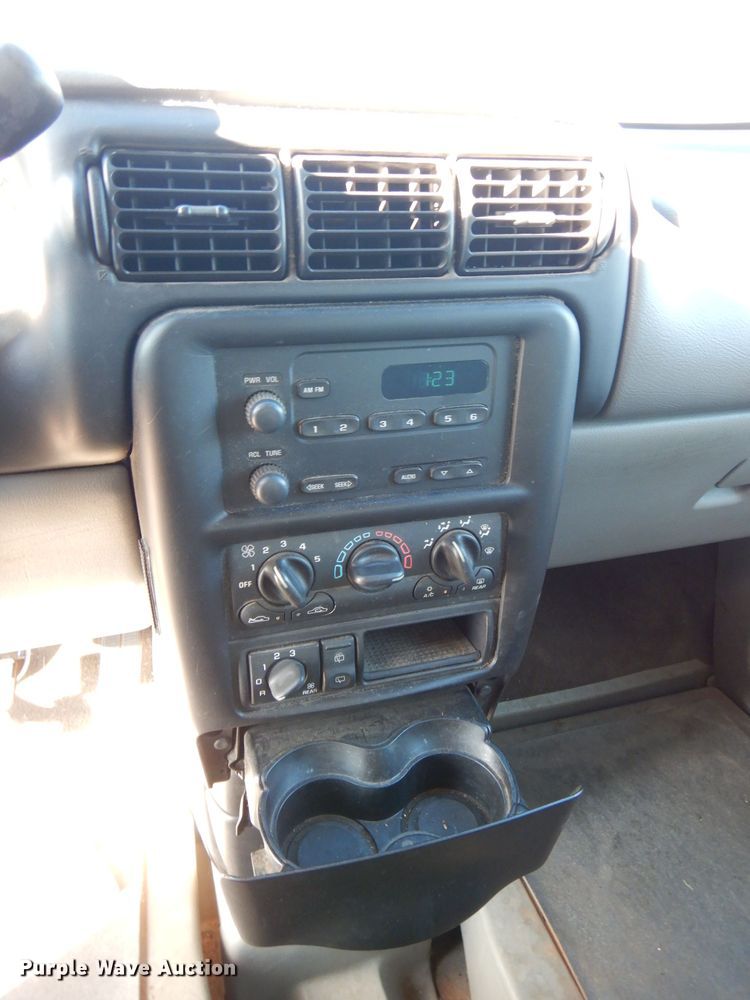 image for item GF9958 2005 Chevrolet Venture handicap accessible van