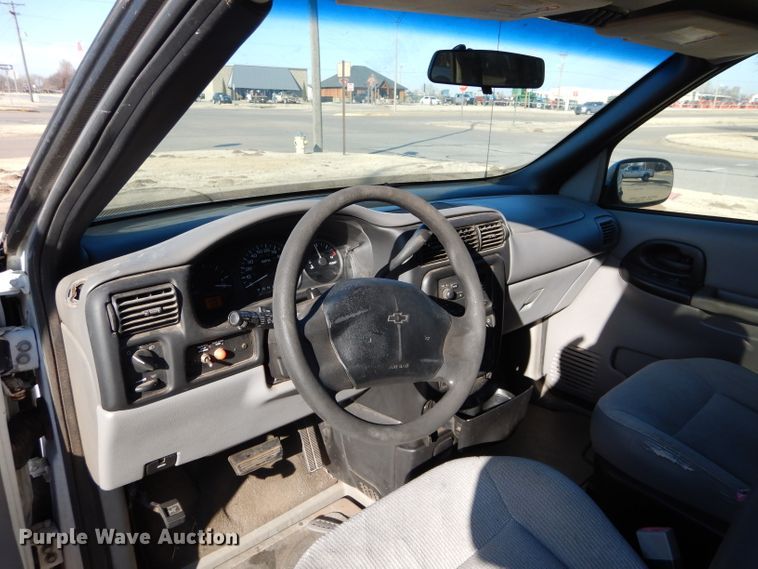 image for item GF9958 2005 Chevrolet Venture handicap accessible van