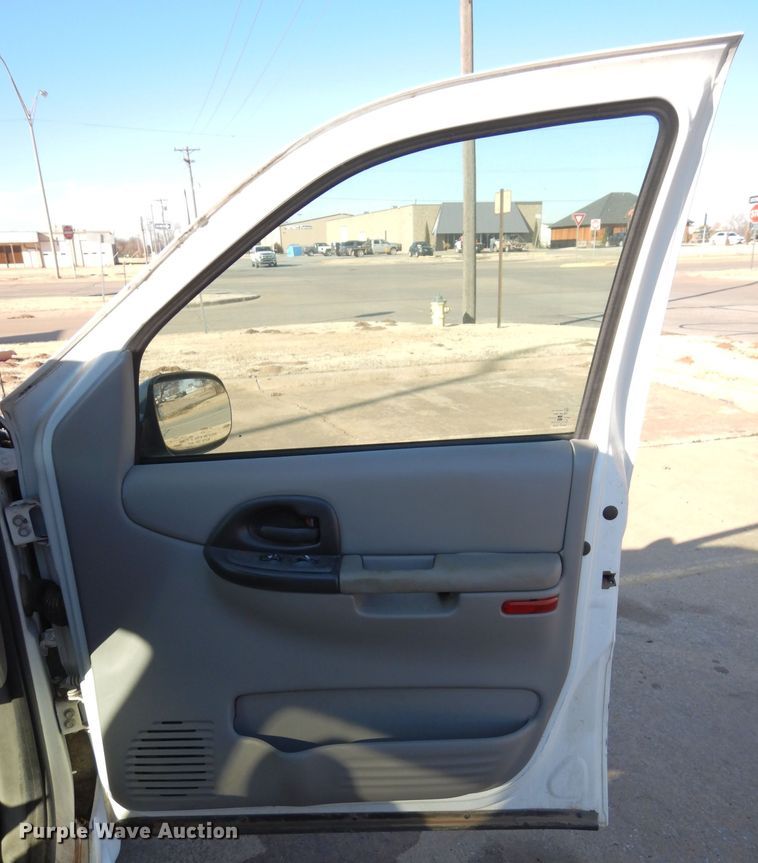 image for item GF9958 2005 Chevrolet Venture handicap accessible van