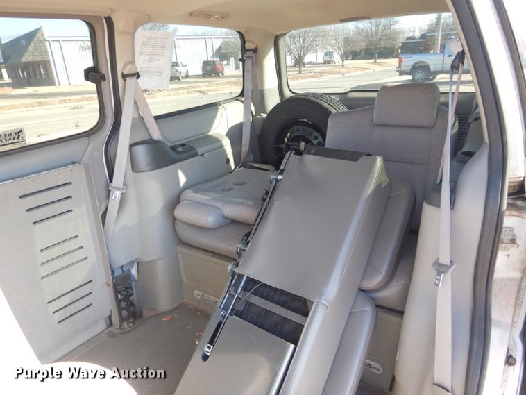 image for item GF9958 2005 Chevrolet Venture handicap accessible van