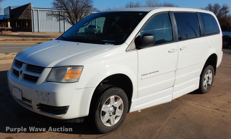 image for item GF9960 2010 Dodge Grand Caravan handicap accessible van